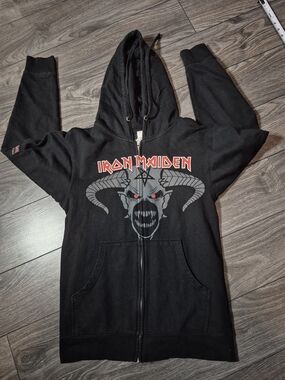 Official Iron Maiden Legacy of the Beast Tour Zip Up Hoodie Black Medium !!!